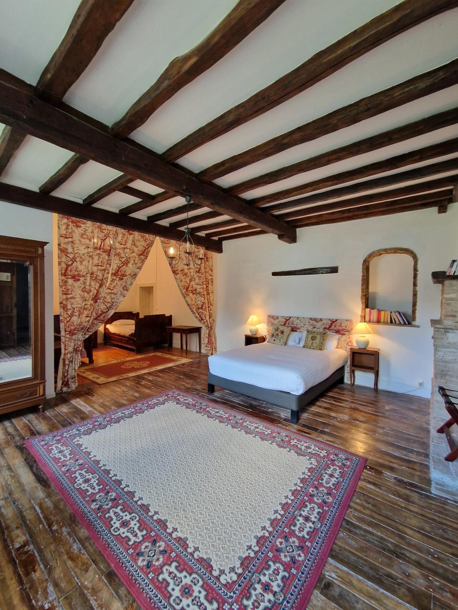 Отель Le Manoir De Lisle Экстерьер фото